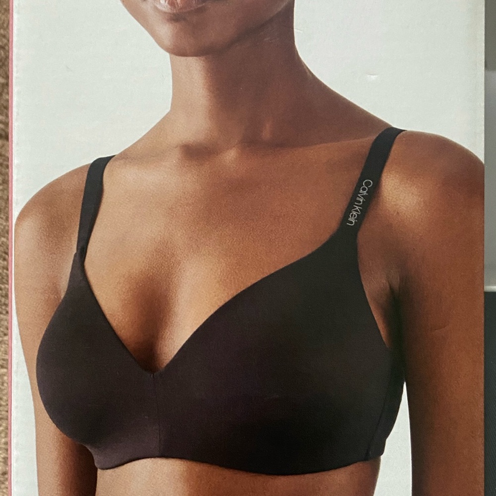 Calvin Klein  Black T-Shirt Bra Smooth Comfort NWT